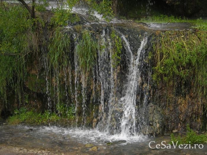 cascada termala toplita 2